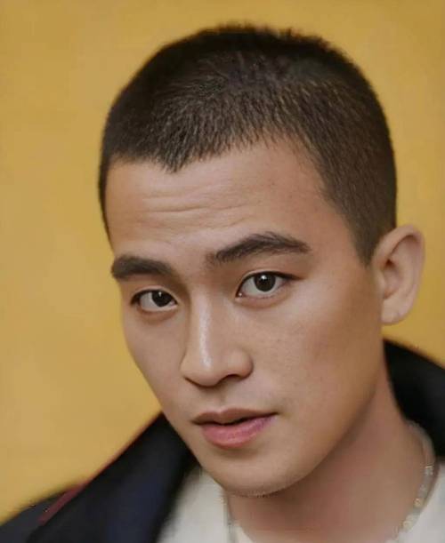 长寸头发型_寸头风格多,圆寸自然帅,板寸显个性,选对才最好 长寸头发型_寸头风格多,圆寸自然帅,板寸显个性,选对才最好