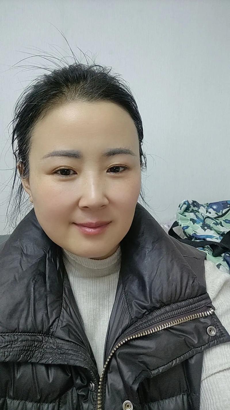 在正式场合女士不化妆_正式场合化妆要得体,洗手间补妆显礼貌 在正式场合女士不化妆_正式场合化妆要得体,洗手间补妆显礼貌
