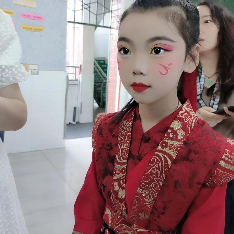 和我的美丽时光化妆很简单_绘本教你化妆，简单又有趣！