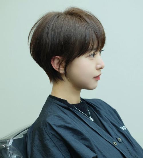 小窄脸适合什么发型_蓬松刘海显饱满,气质立现 小窄脸适合什么发型_蓬松刘海显饱满,气质立现