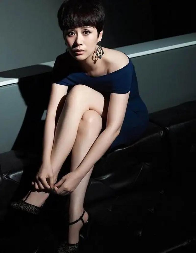 海清短发_海清红裙短发,东方韵味时尚大片 海清短发_海清红裙短发,东方韵味时尚大片