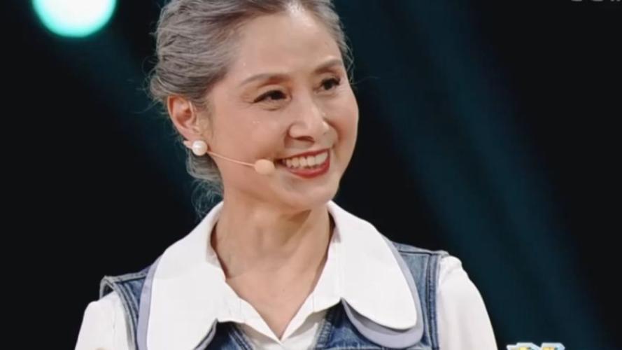 奶奶可以化妆成年轻人吗_奶奶化妆变年轻,自信爱美更快乐 奶奶可以化妆成年轻人吗_奶奶化妆变年轻,自信爱美更快乐