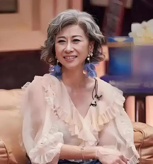 老奶奶发型_短发显气质,老年美发新风尚 老奶奶发型_短发显气质,老年美发新风尚