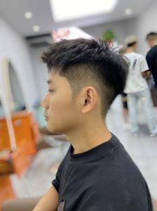 男剪头发型_简约帅气短发，搭配西装显气质，清爽利落，小鲜肉必备！