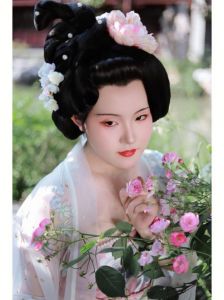 唐只头是什么发型_日式贵族头饰唐只头，传统与现代的审美传承