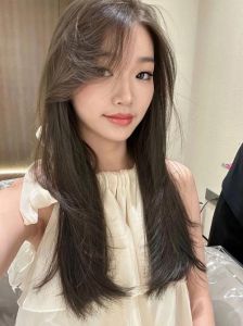 脸色黄染什么颜色头发_染冷棕色等中和黄气显白，做好护理防损伤