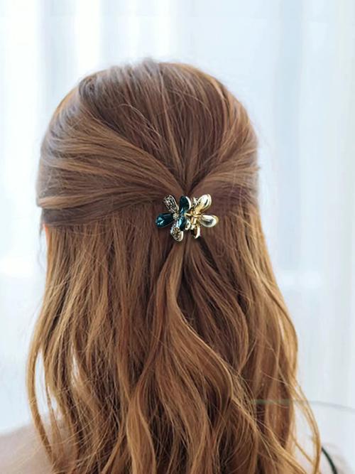 半夹发型_鲨鱼夹半扎发教程，简单气质