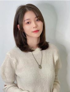 女前发发型_蓬松根+内扣尾，圆脸显小变精致