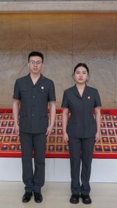 法院制服要扎头发_法院制服规范着装，展现司法权威与专业形象