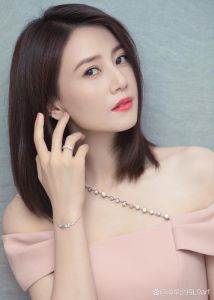 高圆圆发型_高圆圆大光明发型惊艳亮相，骨相气质获赞！