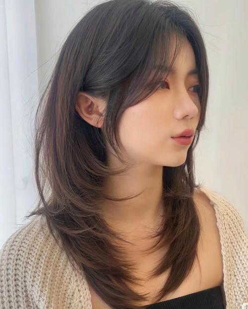 上额头窄下脸宽大适合什么发型_发型拯救窄额头宽脸型,显脸小变好看 上额头窄下脸宽大适合什么发型_发型拯救窄额头宽脸型,显脸小变好看