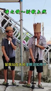 风吹乱了我的发型是什么电影_李在明首尔机场风度翩翩，夫人巧手护发引关注