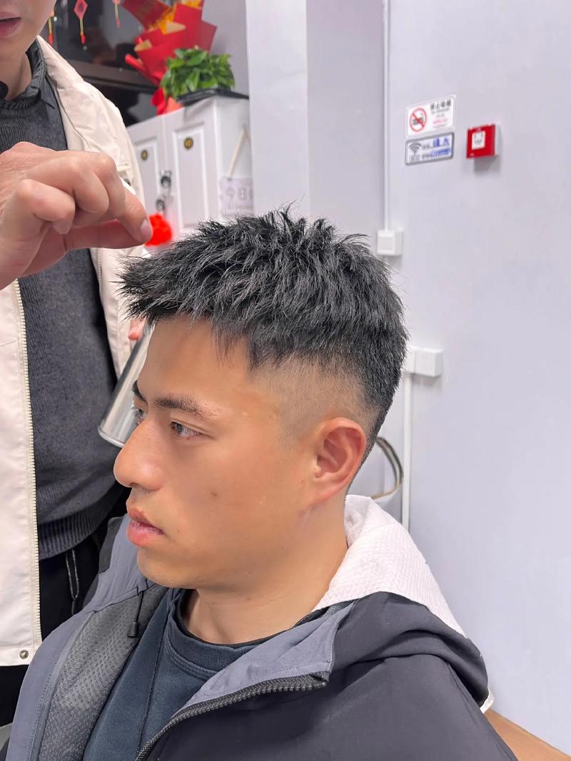 短刺头发型_流行前刺短发,硬朗精致易打理 短刺头发型_流行前刺短发,硬朗精致易打理