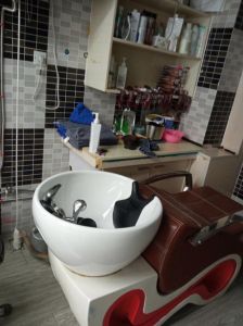 特殊发型屋 韩国_创意流动艺术，个性化定制发型师如艺术家，展现角色性格，引发社会美观念期待