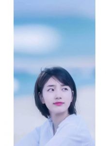 裴秀智短发引爆热议，时尚新形象！