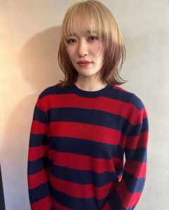 再来几张不一样的发型_内扣短发显脸小，蛋卷丸子头减龄