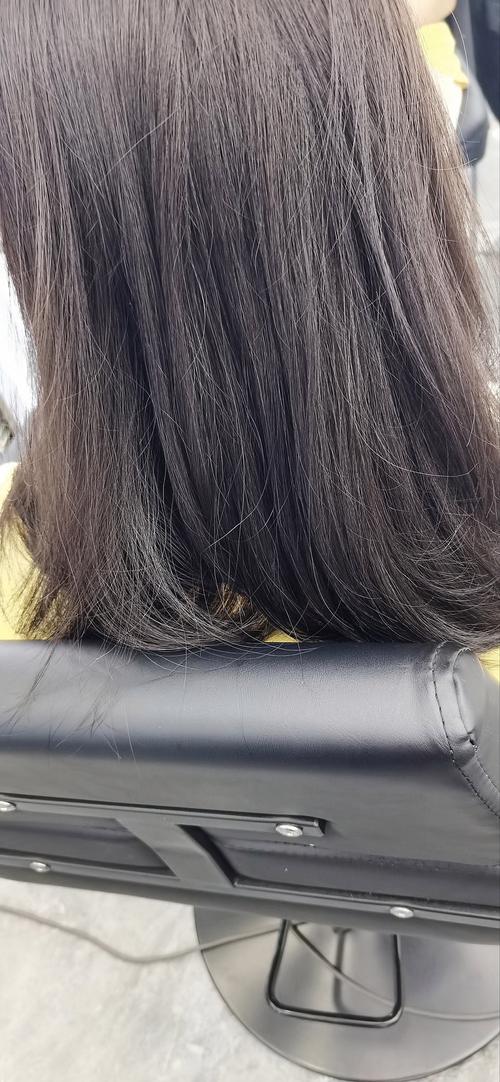 经期第一天去染了头发_经期染发易伤头皮？注意防护！