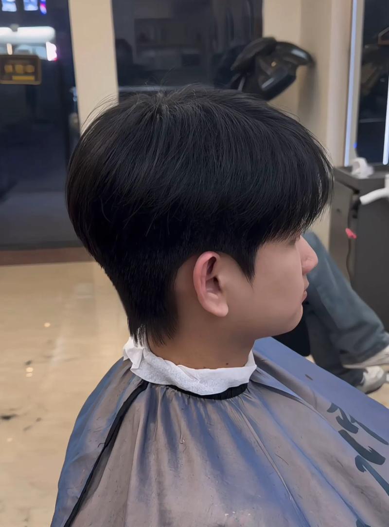 微飞碎盖发型在日本_清新时尚，个性十足！