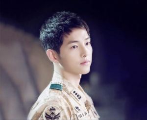 欧巴发型_八款韩系男生发型，清爽利落显魅力！