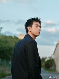 去有风的地方李现发型_李现大理耍帅，邻家男孩感拉满