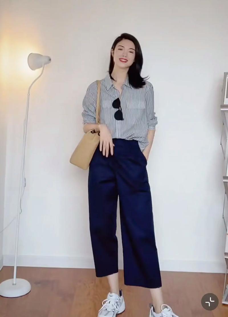 藏青色最佳搭配颜色_藏青色多搭配指南，通勤约会都好看