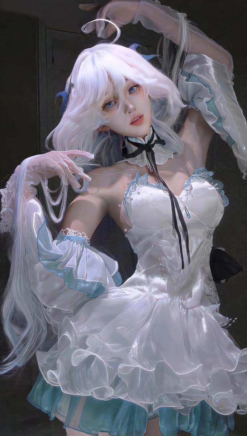 芙宁娜抹胸开叉裙搭配照片_芙宁娜cosplay获赞，粉丝期待更多精彩