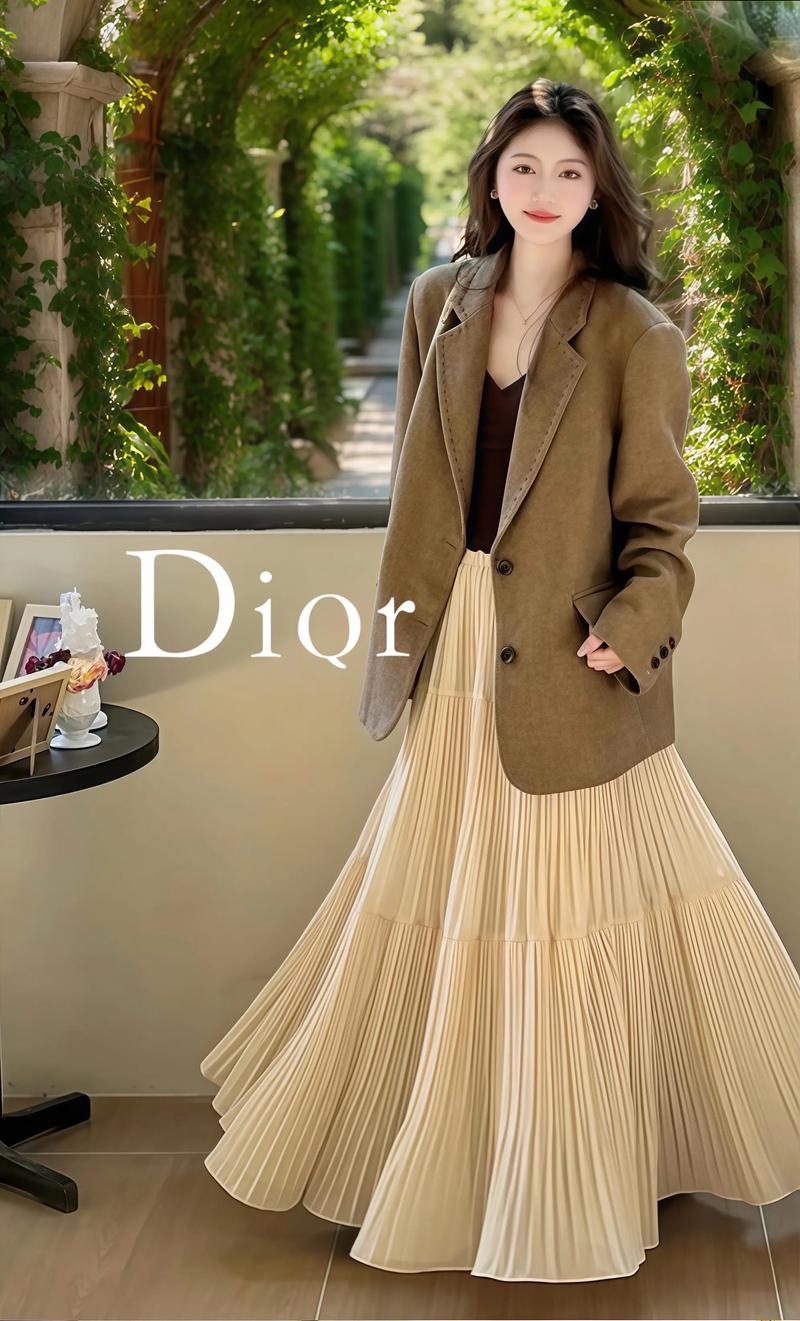 咖色裙子搭配什么颜色上衣_咖啡裙搭不同上衣，风格立现！