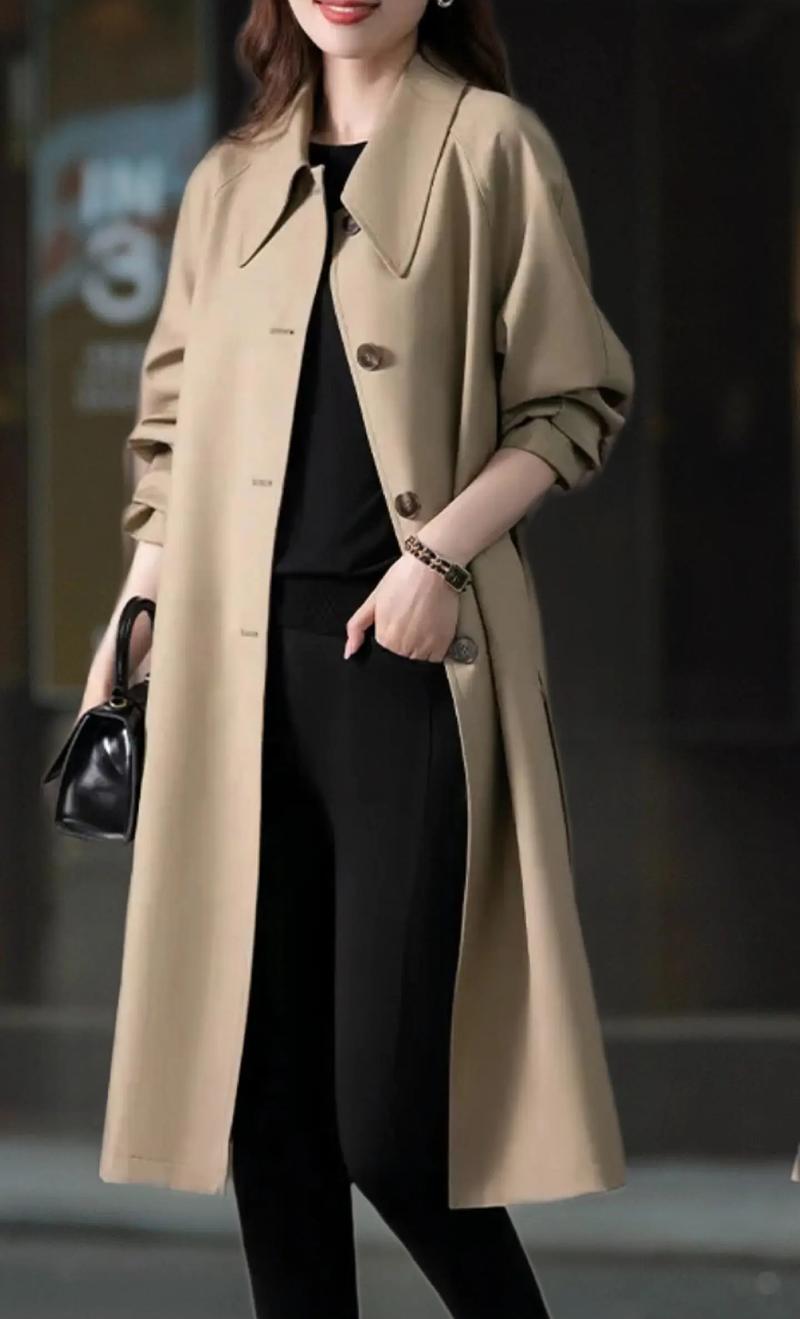 女士中长款黑色风衣的搭配_轻盈显瘦显时尚