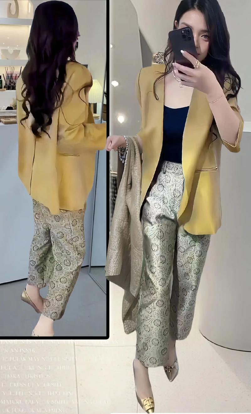 黄西装搭配什么颜色最好看_黄色西装搭白内搭，职场休闲显清爽