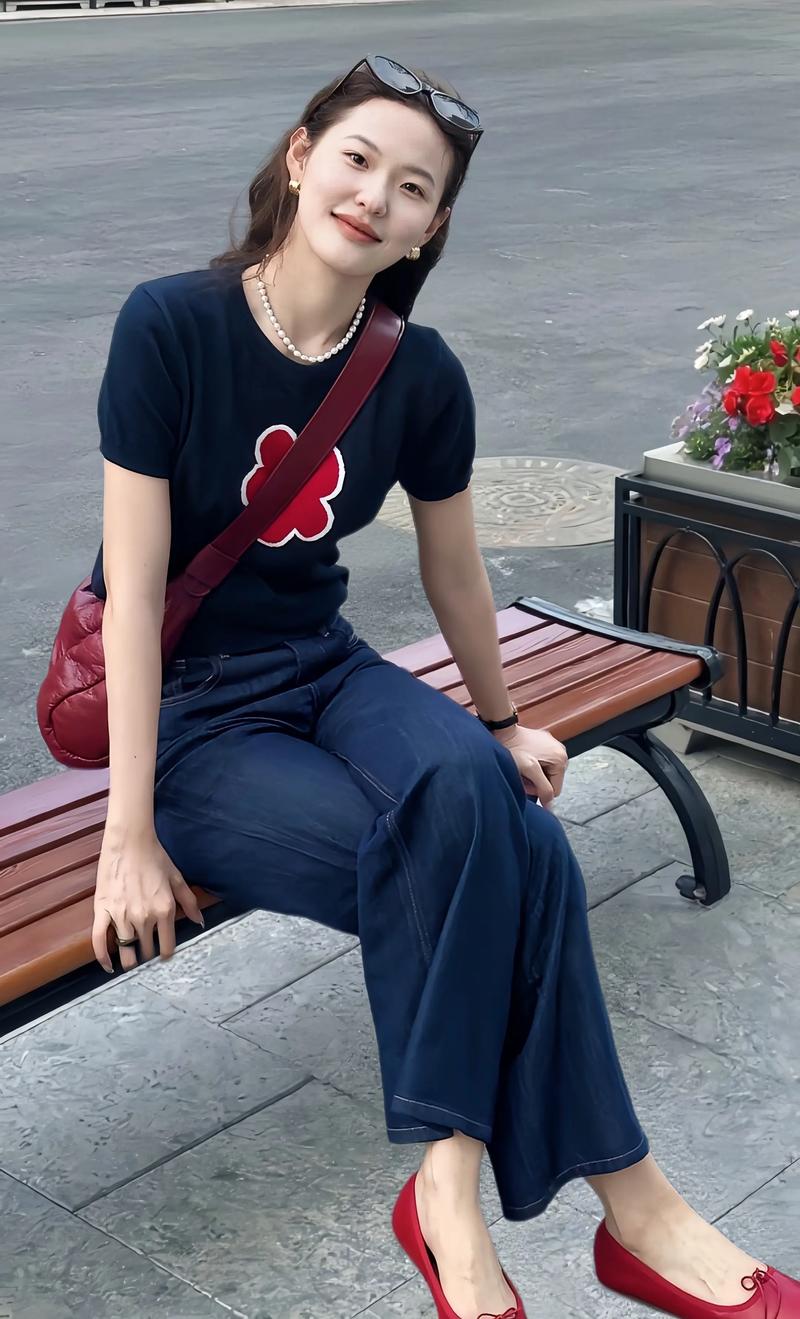 藏青色搭配最佳10个颜色_藏青色百搭时尚，多种颜色搭配有特色