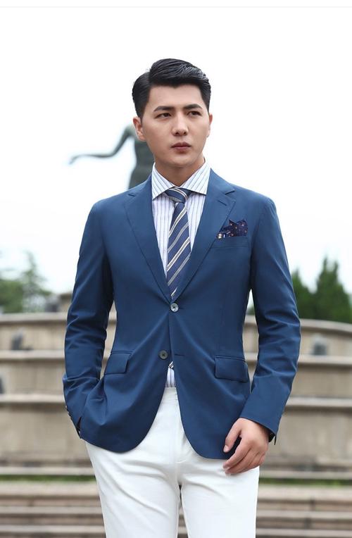 藏青色西服配蓝色衬衫_藏青西服配蓝衬衫，经典永流传！
