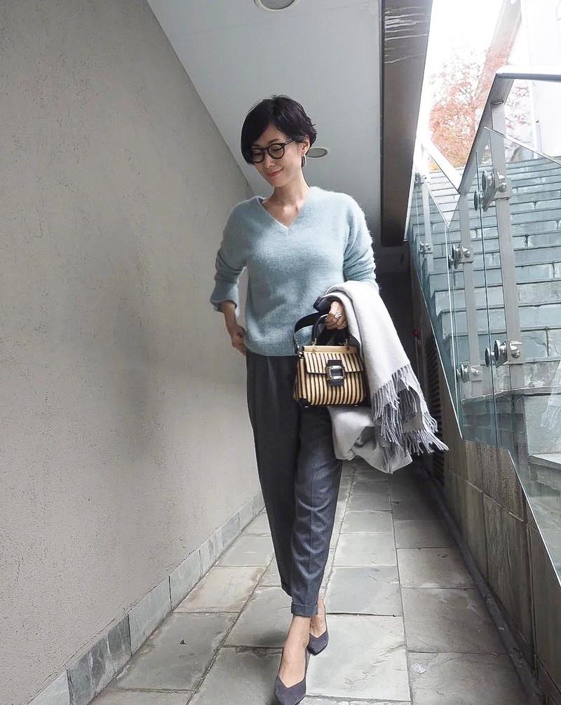 40到45岁日本辣妈穿衣搭配_简约高级，质感十足！