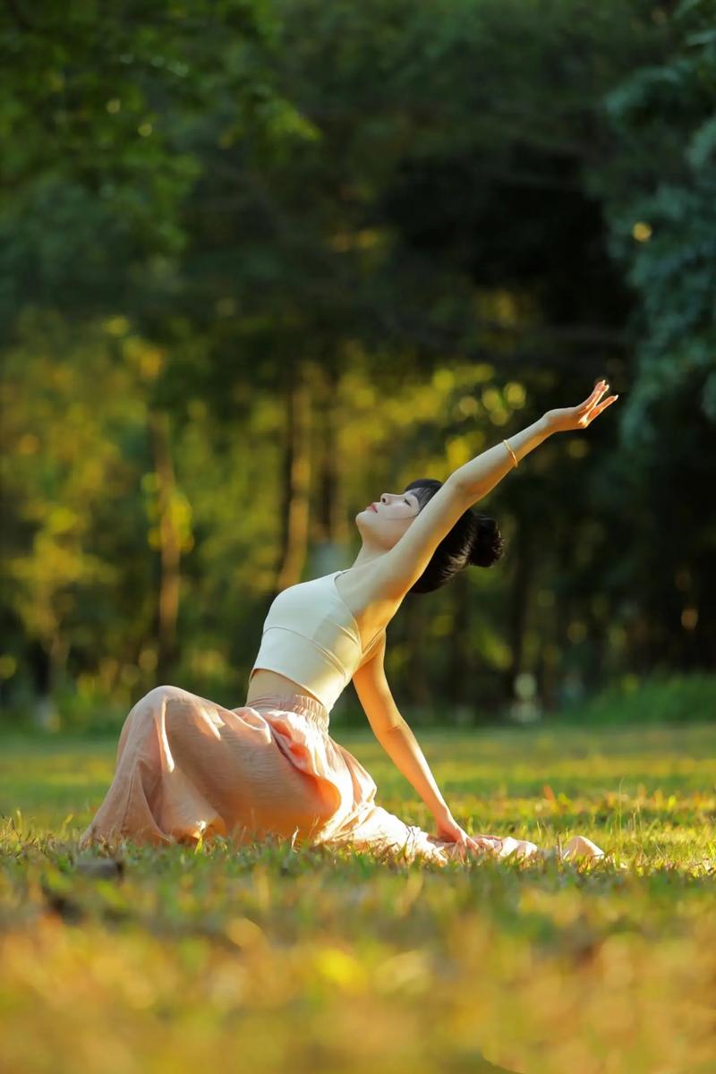 做瑜伽能锻炼身体嘛_瑜伽塑形减压，身心更健康
