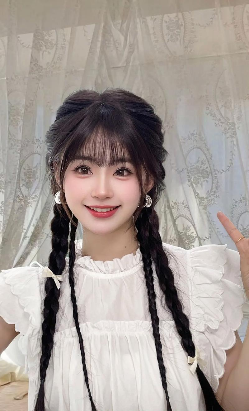 硬发质长脸适合什么双马尾发型_长脸硬发女,双马尾刘海显温柔 硬发质长脸适合什么双马尾发型_长脸硬发女,双马尾刘海显温柔