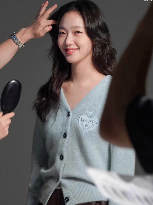 金高银斜分锁骨刘海_金高银斜分刘海发型，高级感十足，气质出众！