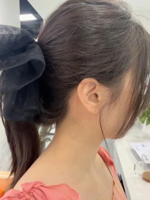 后面留一撮头发的发型叫什么_狼尾发型个性时尚，展现男性魅力