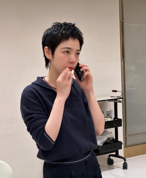 精明干练超短发_男士超短发，干练有型显气质