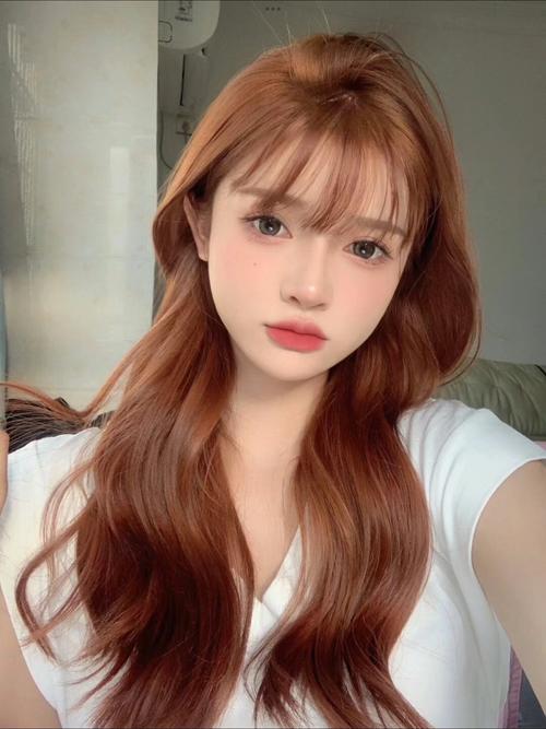 48岁头发女染什么颜色显年轻_板栗色显年轻,黑茶色显气质,摩卡色温柔,染发穿搭年轻美丽 48岁头发女染什么颜色显年轻_板栗色显年轻,黑茶色显气质,摩卡色温柔,染发穿搭年轻美丽