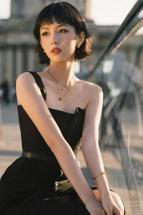 耳后短发_利落显气质，方圆脸都合适