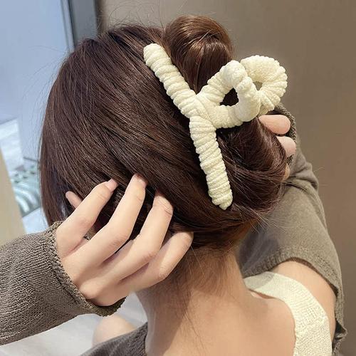 用夹子夹起的发型叫什么_多变发饰,展现个性美 用夹子夹起的发型叫什么_多变发饰,展现个性美