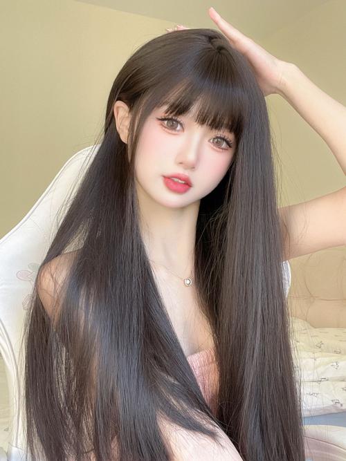 一绺刘海特别长是什么发型_修饰脸型显个性