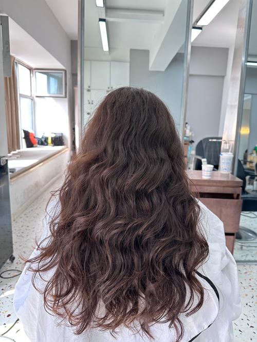 烫过的发型能不能拉回来点_洗直拉直修复烫发，但会叠加损伤，需注意间隔和护理