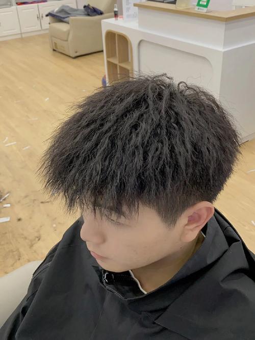 锡纸烫损害头发吗_锡纸烫伤发易脱发,健康发型师半年烫一次 锡纸烫损害头发吗_锡纸烫伤发易脱发,健康发型师半年烫一次