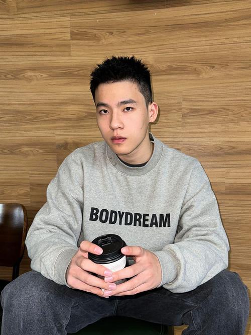 比寸头长一点的发型叫_利落时尚又显年轻