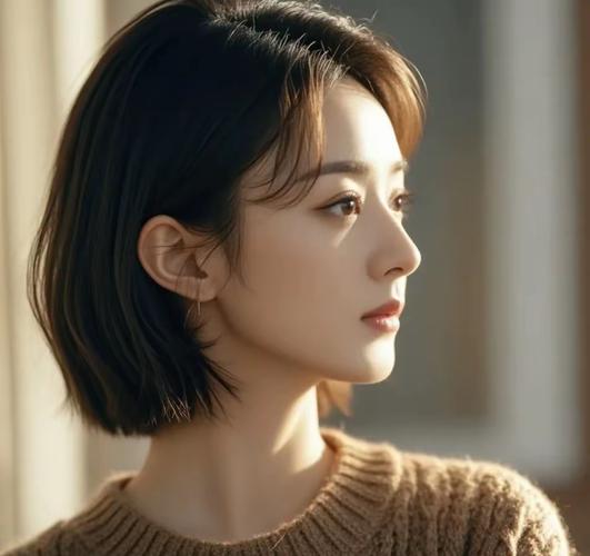 赵丽颖剪了齐耳短发_赵丽颖新短发造型，气场强大又精神，中年女性剪短发很显年轻！