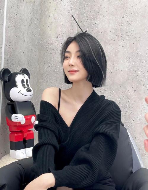 齐发短发发型_齐发短发，男女皆宜的时尚利落发型