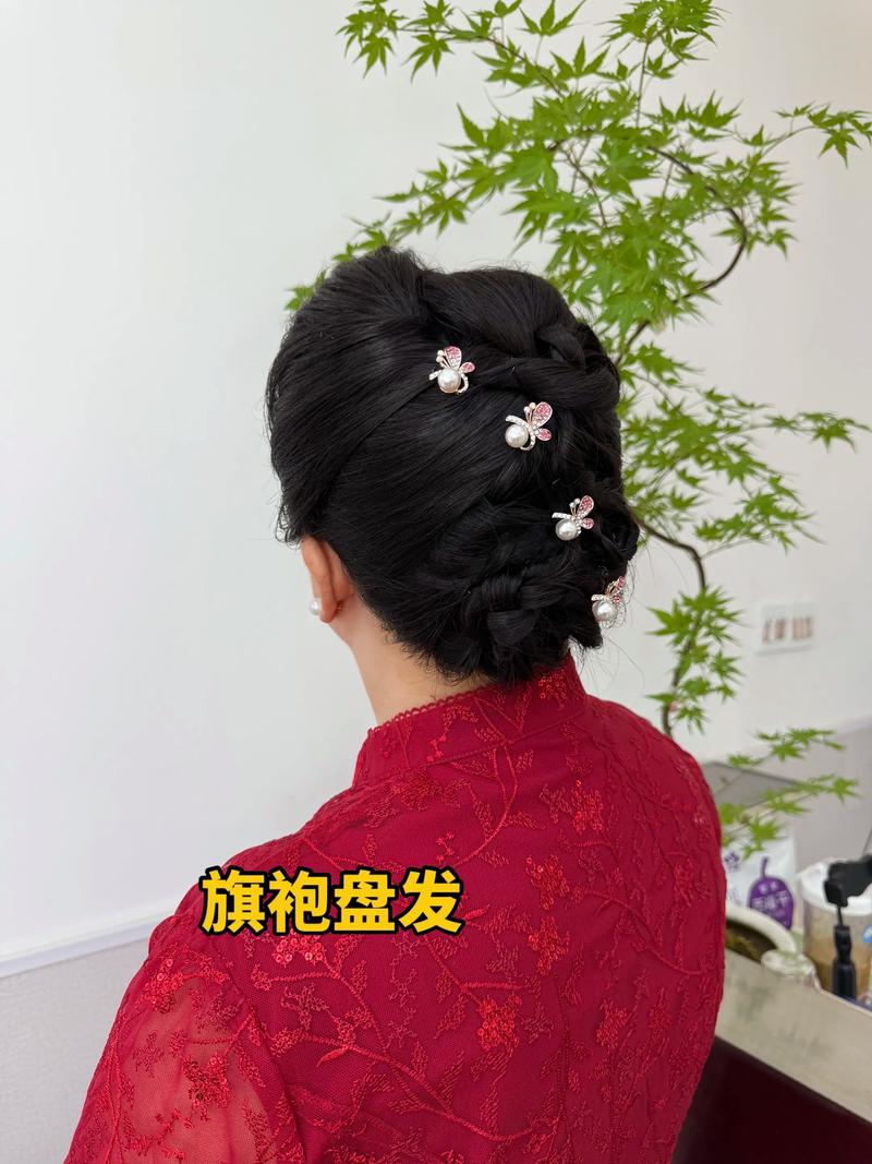 穿旗袍的发型简单又好看_旗袍盘发优雅，马尾干练，簪子复古，直发仙女