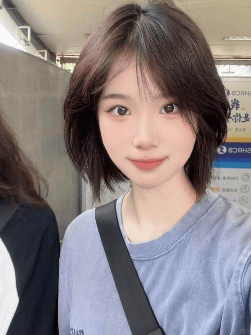 高中生女生短发发型帅气_高中生女生流行短发,清爽易打理,展现青春活力 高中生女生短发发型帅气_高中生女生流行短发,清爽易打理,展现青春活力