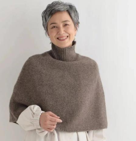 90岁老太太最简单头发_90岁奶奶银灰色短发，高级又时尚