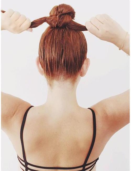 湿头发可以扎起来吗_湿发别绑太紧，小心伤头皮断发